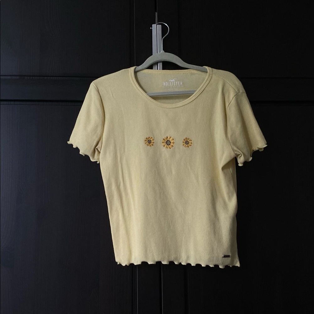 Light Yellow Shirt Sized XXS From Hollister With Sunflowers On Front